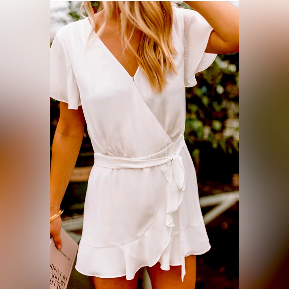 Naked Zebra White Faux Wrap Ruffle Romper Flutter Sleeve Small NWOT